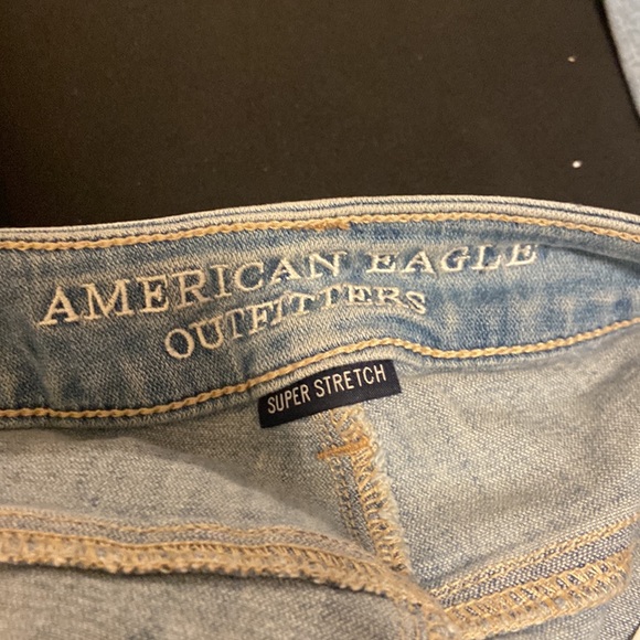 American Eagle ripped jeans high waisted - Picture 2 of 3